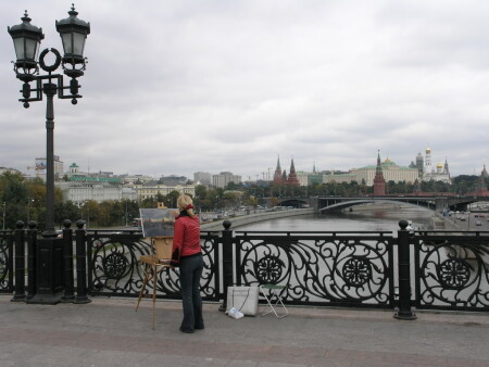 В пасмурный день на Патриаршем мосту