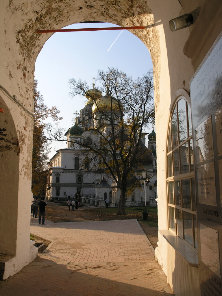 Вход в Новоиерусалимский монастырь