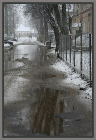 И было мокро, и падал снег..