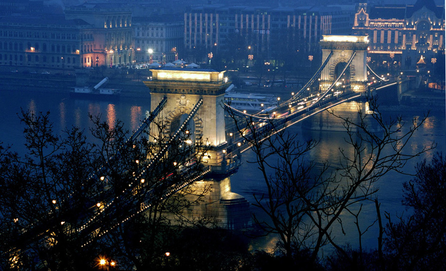Chainbridge in the night
