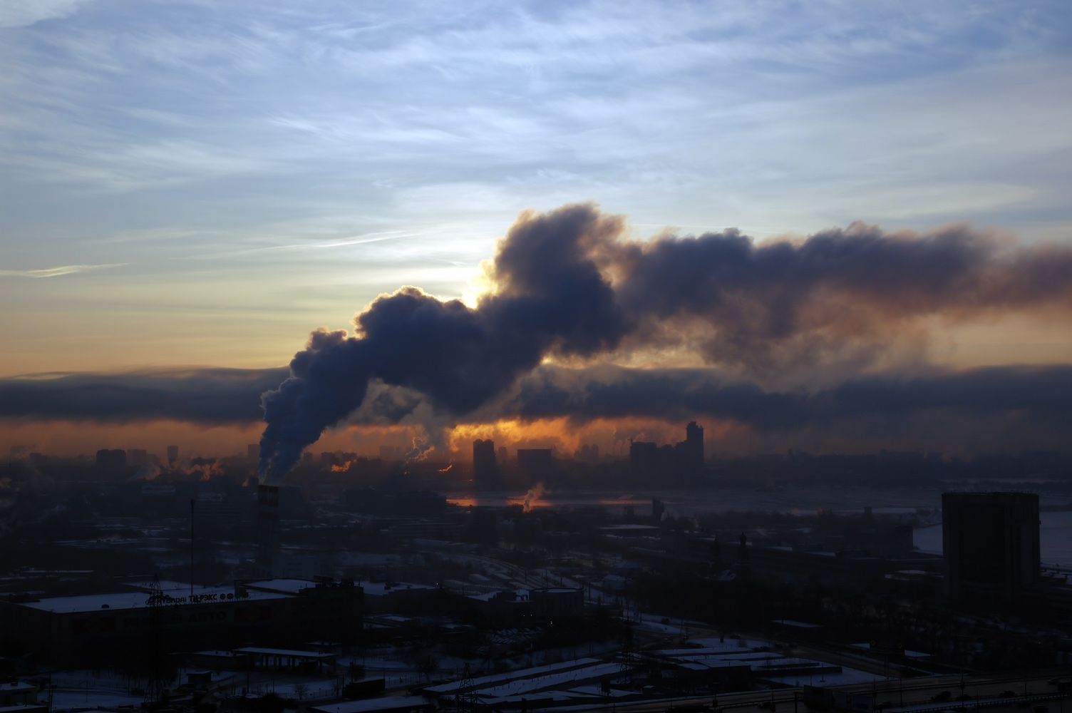 Восход солнца над городом...