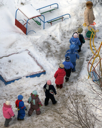Детсадовская муштра ( Я сказала левой! левой! раз два три! )