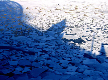 Мост через ледяную реку