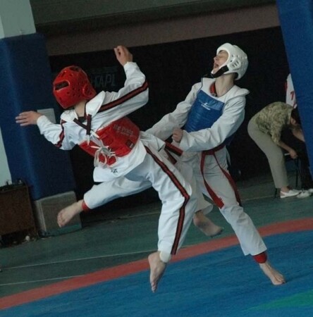 Удар в промежность