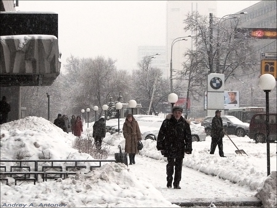А в Москве снегопад...