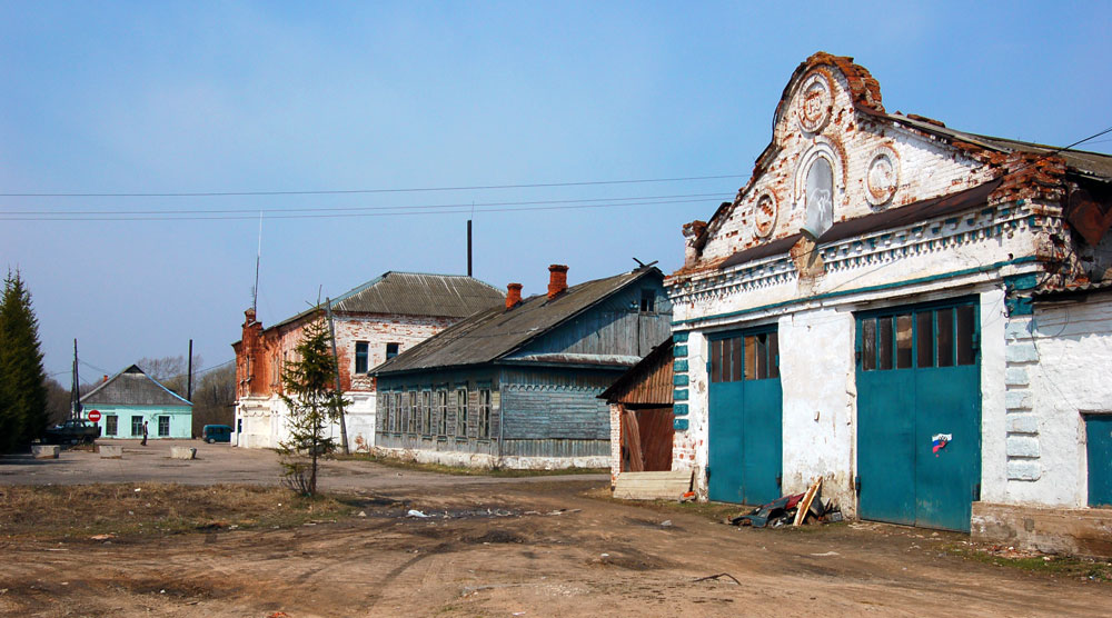 Пока ещё стоят.