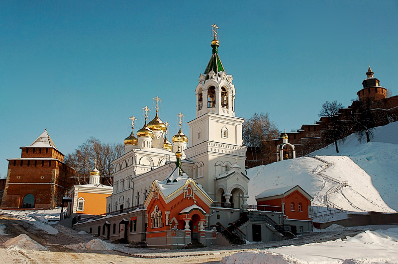 солнечный морозный день в красивом городе