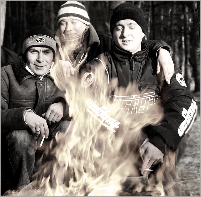 Эх хорошо у зимнего костра:)