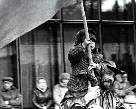 "Мы с папкой на митинг"