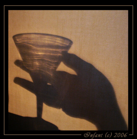 Между нами бродят тени...