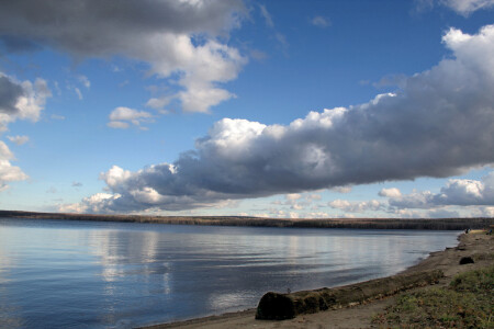 За горизонт.