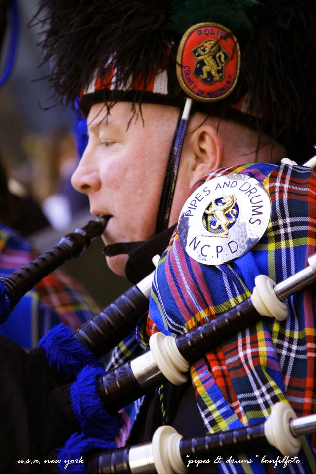 &quot;PIPES AND DRUMS&quot; IRISH NEW YORK