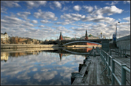 про подводную лодку и весну в Москве