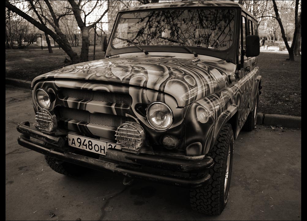 он здесь