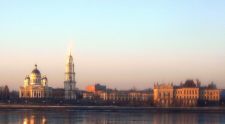 Рыбинск. Набережная. Утро.