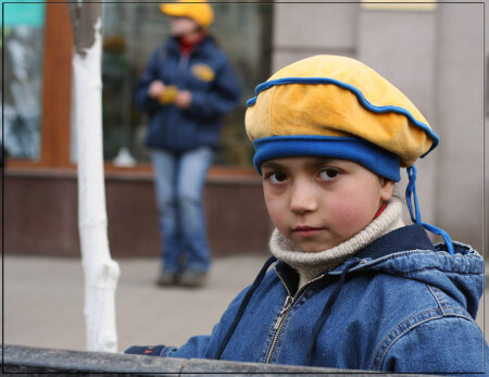 Эти глаза напротив.