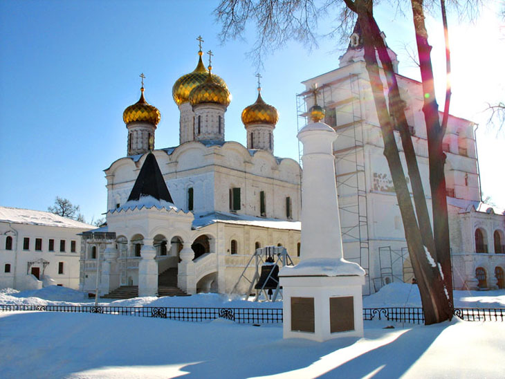 Кострома. С праздником!