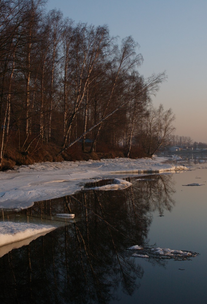 Розовый лед