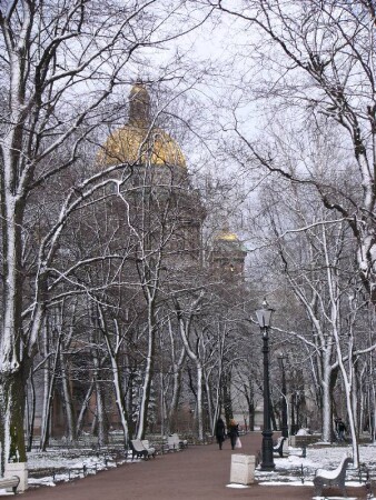 Апрельская аллея