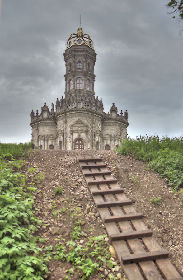 Дорога к храму.
