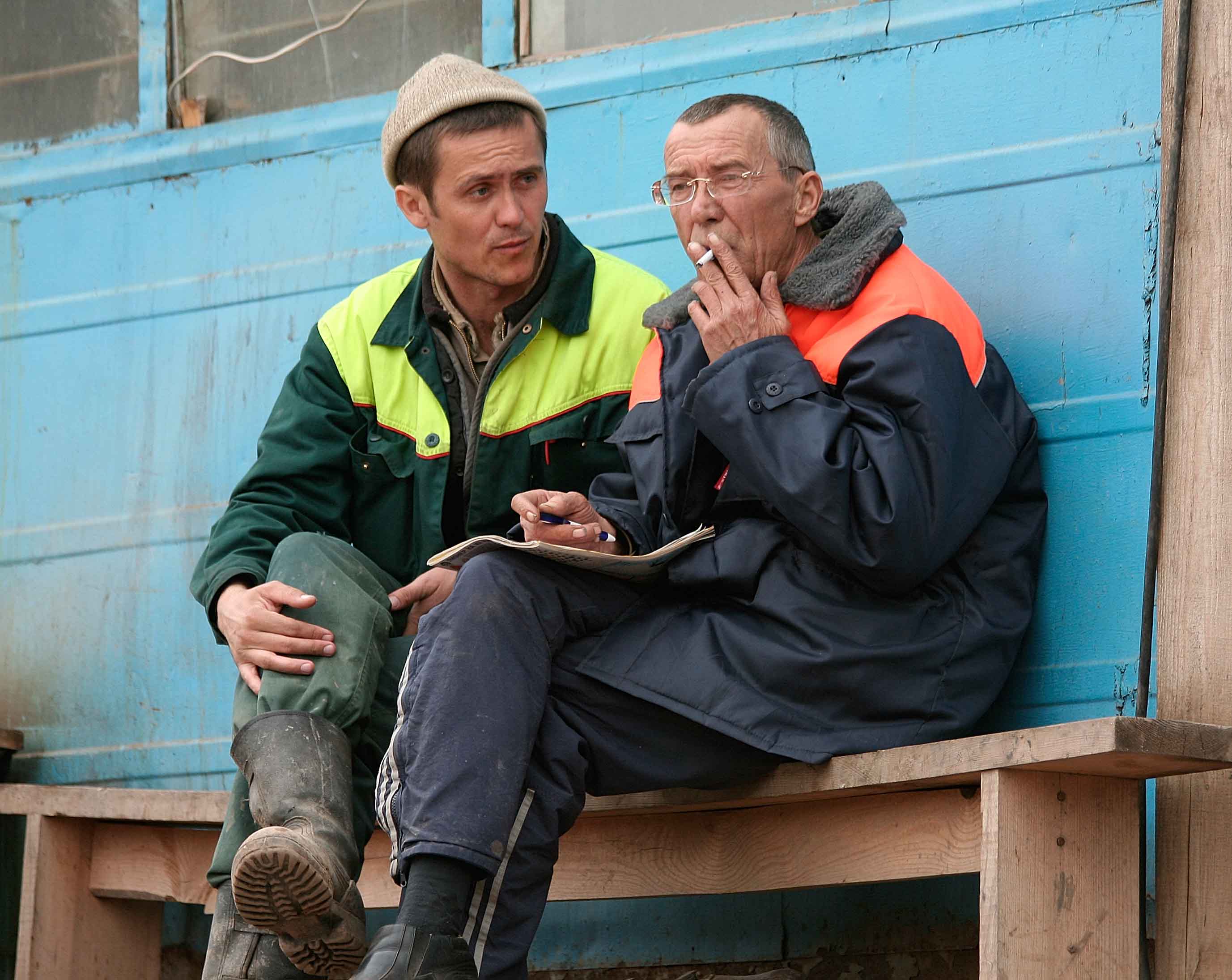 строители