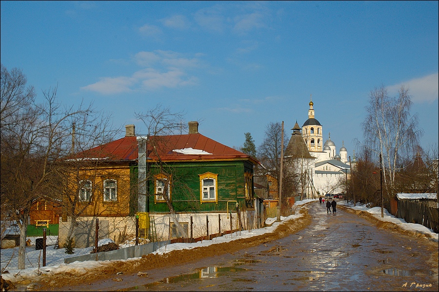 Март