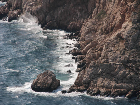 Море, скалы, волны...