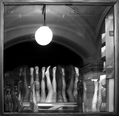 ноги тянуться к свету 