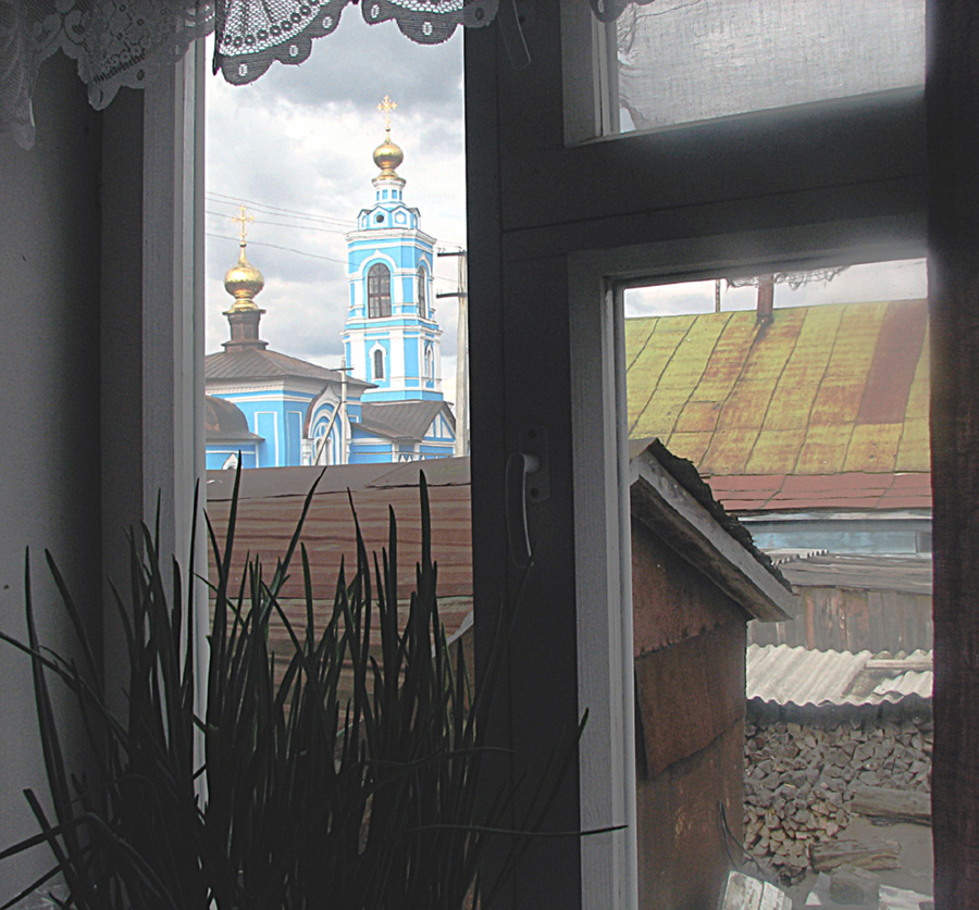 За окном