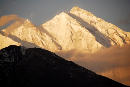 Пакистан - вершина Rakaposhi на рассвете