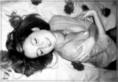 Обьятия..нежность....сон..