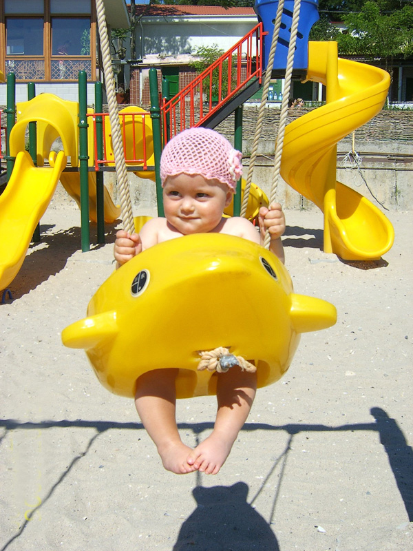 На качели