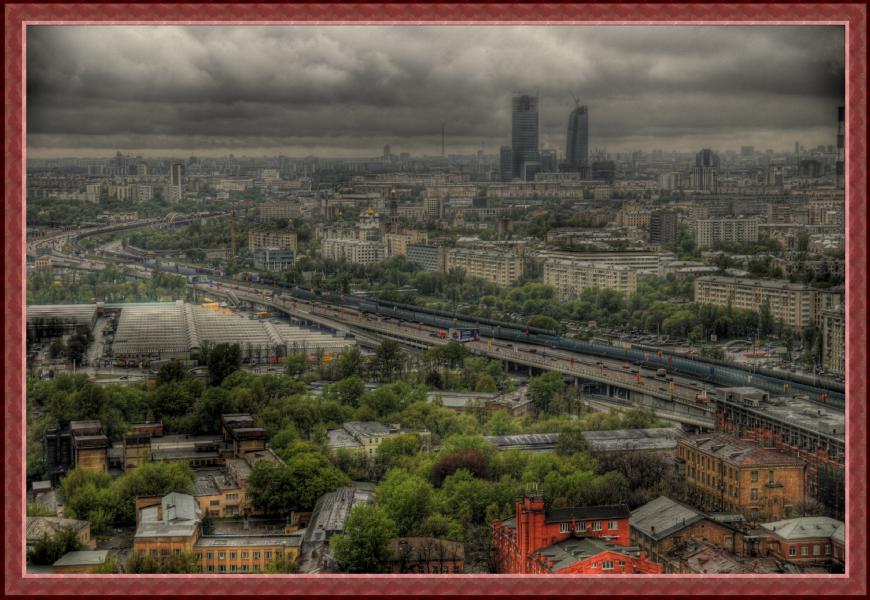 Тучи над городом...