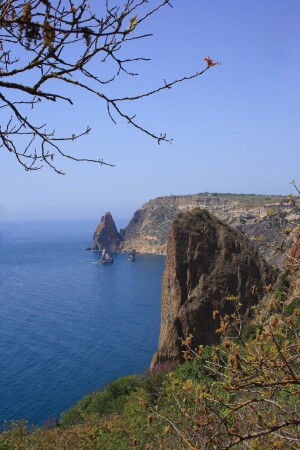 Вид на мыс Фиолент с тропы спускающейся к морю