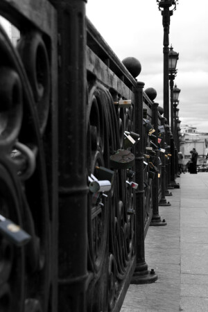 про замкИ и чувства