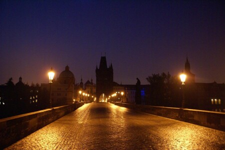 Карлов мост ночью