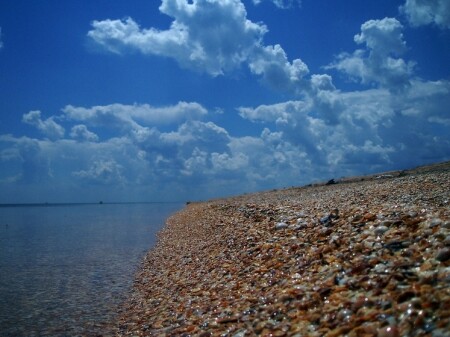 Пляж, море и солнце