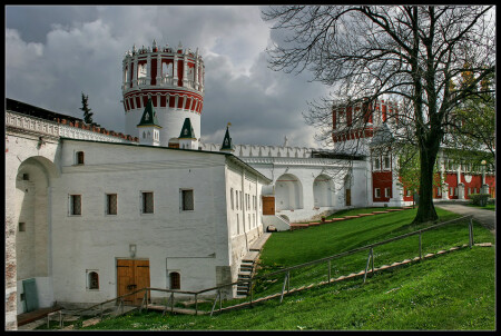 Весна в Новодевичьем