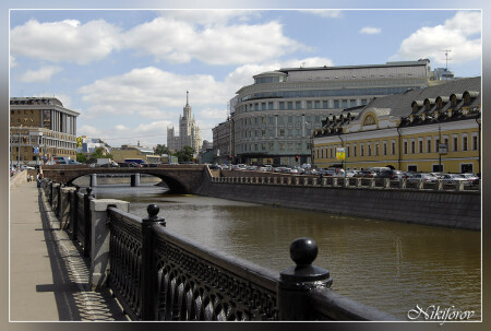 Вид на Малый Москворецкий мост и ул. Б. Ордынка