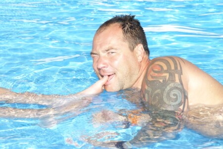 Укусил и уплыл....