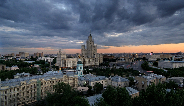 Покрывалом лягут тучи,грянет гром из под небес...