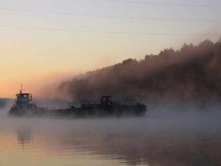 Баржа на Канале имени Москвы 3