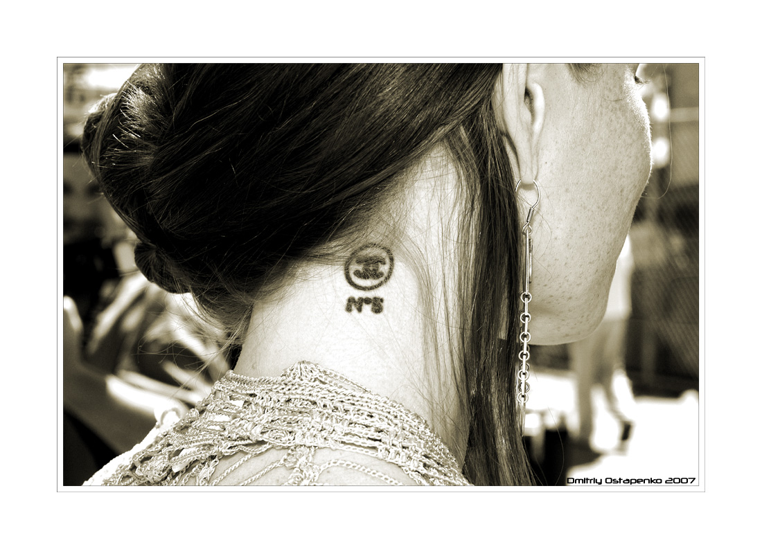 Chanel No. 5 &quot;A woman should wear fragrance wherever she expects to be kissed.&quot;