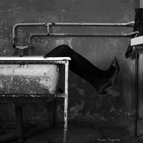 Подайте мне, пожалуйста, стакан воды/ Give me, please, a glass of water