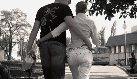 " в левой сумочка, а в правой.....":)