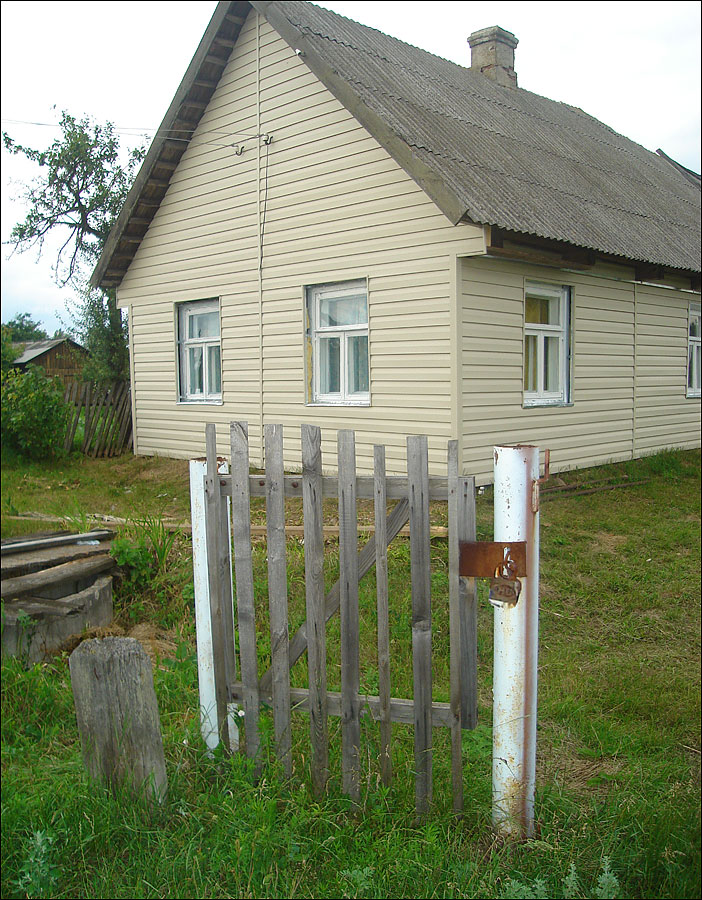 Посторонним В.