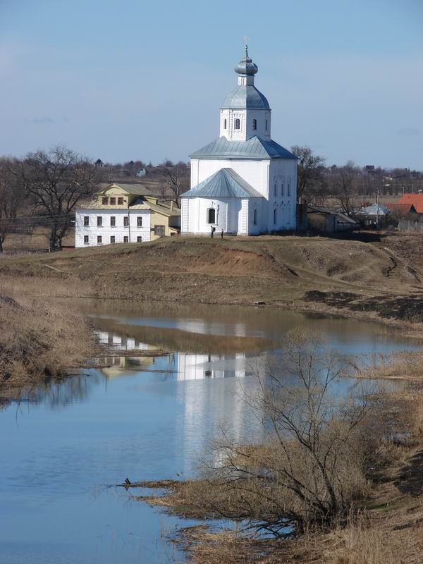 Храм у реки