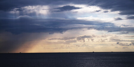 потемнело синее море...