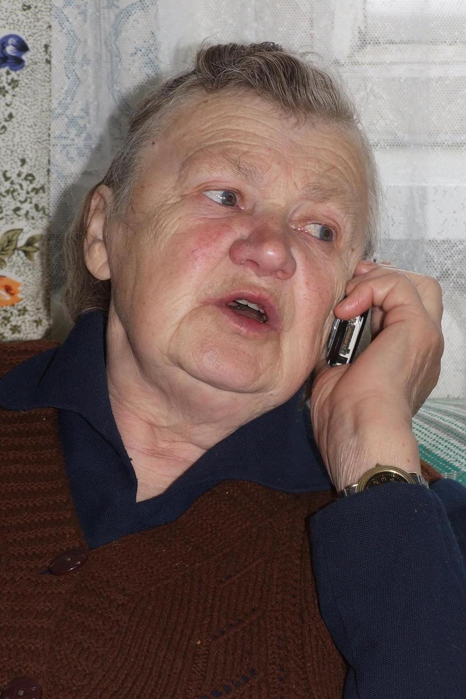 Слушаю тебя внученька.