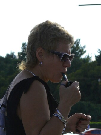 Сигареты- это для молодых....